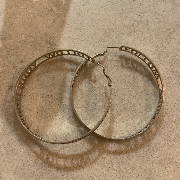 Hoop Earning with the Writing Follow Your Dreams - Picture 2 of 3